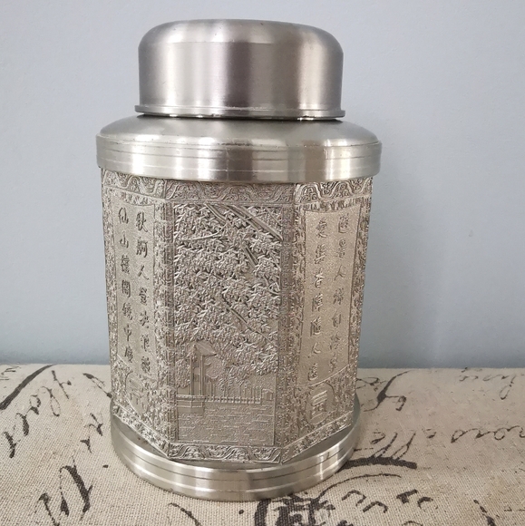 Oriental Octagonal Tin-metal Can - Picture 2 of 7